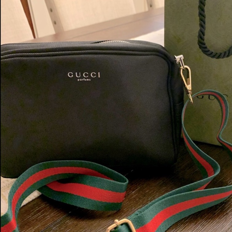 Gucci Makeup Poach New